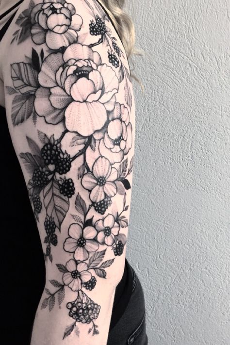 Floral blackberry tattoo done by Dorota Masalska in Gdansk, PL Blackberry Tattoo, Flower Leg Tattoos, Fruit Tattoo, Garden Tattoos, Floral Tattoos, Vine Tattoos, Tattoo Now, Floral Tattoo Sleeve, Flower Tattoo Sleeve