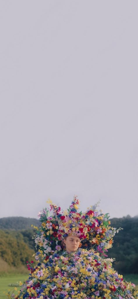 Midsommar Movie Stills, Midsommar Lockscreen, Midsommar Wallpaper Iphone, Midsommar Wallpaper, Midsommar Birthday, Midsommar Dress, A24 Wallpaper, Green Witchery, Film Bro