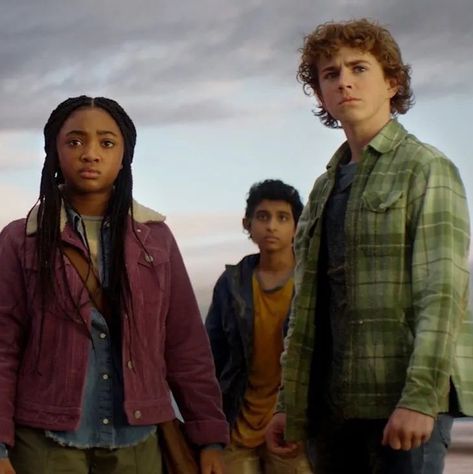 Walker Scobell And Leah Jeffries, Walker And Leah, Walker Scobell Percy Jackson, Leah Jeffries, Percy Jackson Series, Persassy Jackson, Sunkissed Skin, Percy Jackson Cast, Percy And Annabeth