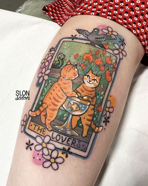 Orange cats tarot tattoo Orange Cat Tattoo Traditional, Cat Tarot Card Tattoo, Oranges Tattoo, Bea Tattoo, Orange Cat Tattoo, Tats Inspiration, Tarot Tattoos, Big Cover Up Tattoos, Cat Tats