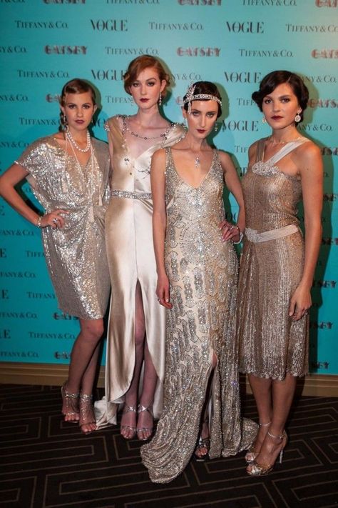 Art Deco Bridesmaids, Modern Gatsby, Gatsby Party Outfit, Gatsby Outfit, Style Année 20, Sew Clothing, Great Gatsby Theme, Great Gatsby Fashion, Great Gatsby Wedding