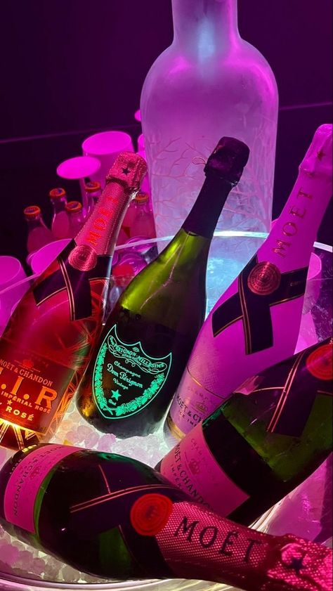 Don Perignon, Rauch Fotografie, Party Night Club Aesthetic, Night Club Aesthetic, Pretty Alcoholic Drinks, Nightclub Aesthetic, Party Night Club, Alcohol Party, Fotografi Vintage