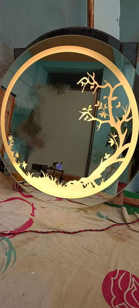 Mirar Glass Design, Dressing Mirror Designs, Antique Mirror Diy, Glass Wall Office, Wall Mirror Decor, Infinity Lights, Window Glass Design, Glass Etching Designs, Ornate Frames