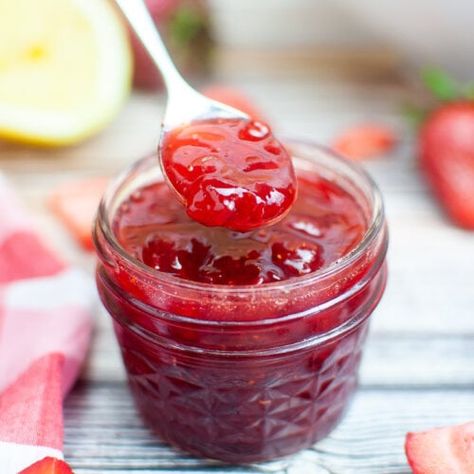 Small Batch Strawberry Jam, No Pectin and No Butter - Veggie Fun Kitchen Small Batch Freezer Jam, Small Batch Jam Recipes, Strawberry Banana Jam Recipe, Strawberry Jam Recipe No Pectin, Small Batch Strawberry Jam, Strawberry Jam No Pectin, Strawberry Jam Recipe Without Pectin, Strawberry Jam Without Pectin, Small Batch Jam