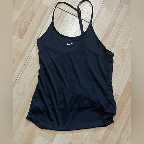 Size XS Adjustable Nike racer back tank Christmas List Clothes, Walking Dead Girl, Queen Style, Nike Tank Top, Vintage Tank Top, Twin Outfits, Running Tank Tops, Nike Tank, Gym Fits