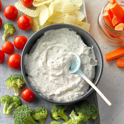 Dill Dip Recipe, Pretzel Dip Recipes, Vegetable Dip Recipe, Dill Dip Recipes, Gluten Free Dips, Appetizer Buffet, Dill Dip, Blue Cheese Dip, Vegetable Dip