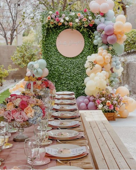 Birthday Garden Party Ideas, Baby Shower Color Themes, Modern Baby Shower Games, Table Presentation, Garden Party Bridal Shower, Flower Birthday Party, Fairy Garden Birthday Party, Bridal Shower Balloons, Garden Bridal Showers