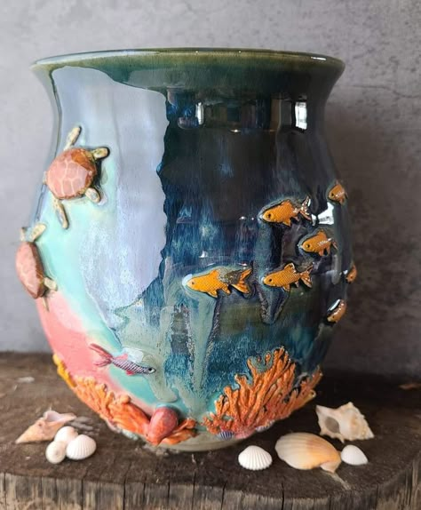 Ap Ceramics Projects, Aquatic Ceramics, Sea Themed Ceramics, Under The Sea Ceramics, Sea Creature Ceramics, Sea Ceramics Ideas, Fish Ceramics Pottery, Ocean Themed Pottery, Ocean Ceramics Ideas