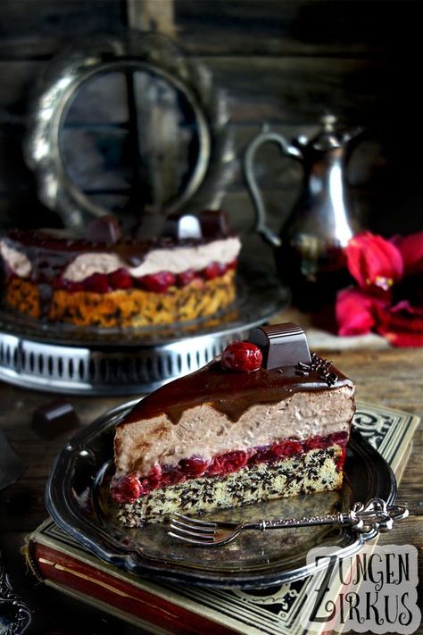 Choco-Cheri-Torte Mon Cheri Torte mit Kirschen und Schokolade Torte Creative, German Cake, Torte Cake, Layered Desserts, Cake Baking Recipes, Cakes And More, Chocolate Desserts, Yummy Cakes, Cake Cookies