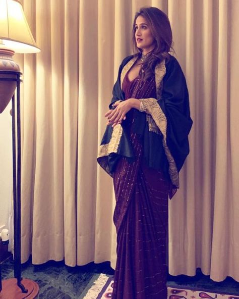 Winter Saree, Farewell Saree, Lehenga Images, Isha Ambani, Winter Wedding Outfits, Blouse Images, Raw Silk Lehenga, Full Sleeve Blouse, Skirt Images