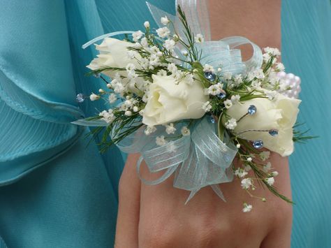 White corsage with aqua ribbon and crystals Aqua Blue Corsage Prom, White And Teal Corsage, Simple Corsage Prom, Teal Corsage, Rose Corsage Wedding, Prom Corsage White, Formal Corsage, Prom Corsage Diy, Quincenera Invitations