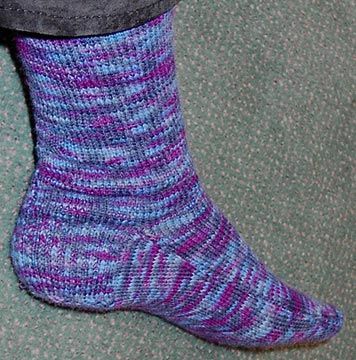 Knit Sock Pattern Free, Sock Pattern Free, Bond Knitting Machine, Knit Sock Pattern, Bed Slippers, Two Needle Socks, Knitting Needles Sherwin Williams, Knitted Socks Free Pattern, Knitting Needle Storage