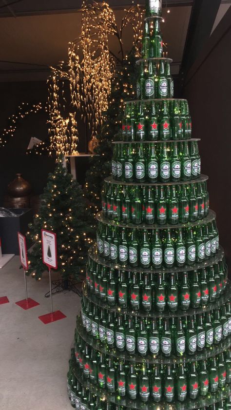 Christmas Tree Beer Cans, Beer Christmas Tree, Nct Christmas, Wine Bottle Christmas Tree, Trailer House, Winter Humor, Recycled Christmas Tree, Bottle Trees, Gift Wrapping Inspiration