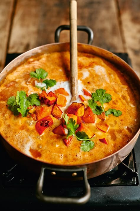 Squash Curry, Butternut Squash Curry, Curry Night, Pumpkin Curry, Jamie Oliver Recipes, Vegetarian Curry, Butternut Squash Recipes, Roasted Squash, Chickpea Curry