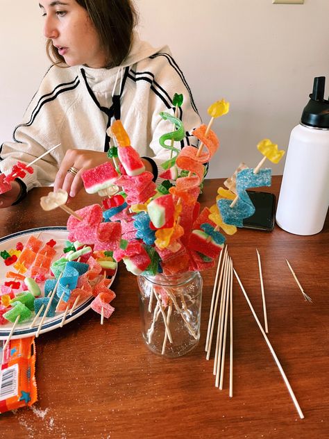 Edible Centrepiece, Candy Skewers, Desserts Birthday, Easy Party Ideas, Edible Centerpieces, Candy Kabobs, Sixth Birthday, Graduation Party Foods, 13 Birthday