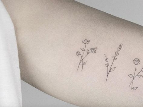 These strangely delicate tiny floral tattoos have the cleanest lines we’ve ever seen Small Flower Tattoos For Women, Wildflowers Tattoo, Delicate Flower Tattoo, Micro Tattoo, Petit Tattoo, Tattoo Trend, Shape Tattoo, Small Flower Tattoos, Floral Tattoos