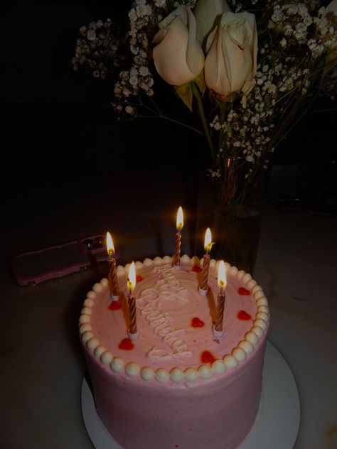 birthday cake 🎂 22 September Birthday, September Birthday Cake, September Dump, 22 September, Calm Mind, September Birthday, Birthday Inspo, Sweet Sixteen, Staying In