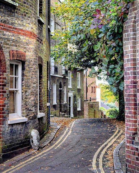 Hampstead Village, Get Paid To Travel, Hampstead London, Paid To Travel, London Vibes, Hampstead Heath, Traveling Abroad, Fotografi Alam Semula Jadi, London Town