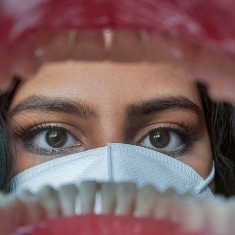 Dental school, dentist, dental hygienist photoshoot motivation Dental Photoshoot Ideas, Dentist Graduation Photoshoot, Dental Hygienist Photoshoot, Dental Photography Photo Ideas, Female Dentist Aesthetic, Dental Hygiene Graduation Pictures, Dental Photoshoot, Dentist Photoshoot Ideas, Dentist Photoshoot