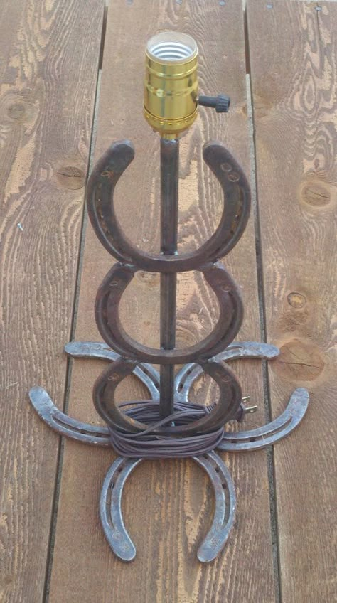 Horseshoe Lamp Welding Projects Ideas, Shielded Metal Arc Welding, Metal Sculpture Artists, Welding Crafts, Horseshoe Projects, Horseshoe Decor, Horseshoe Crafts, Horseshoe Art, Metal Welding