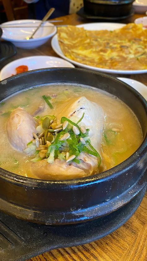 Tosokchon Samgyetang (토속촌 삼계탕) - Tofu V Travels Ginseng Chicken Soup, Vegetable Pancakes, Korean Chicken, Large Pizza, Food Projects, Chicken Soup, Food Store, Korean Food, Street Food