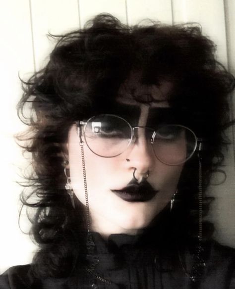 Mall Goth Makeup Male, Traditional Goth Makeup Men, Masc Tradgoth Makeup, Male Trad Goth Makeup, Goth Makeup Masculine, Men Goth Makeup, Goth Men Makeup, Trad Goth Hairstyles, Trad Goth Makeup Men