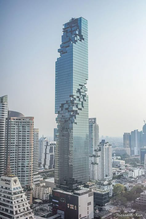 If you're waiting for these pictures of Bangkok's new tallest skyscraper to finish downloading, don't worry, they already have. Because although it looks like it's missing a pixel or two, we promise you that it's supposed to look like this. #Architetturacontemporanea Architecture Cool, Architecture Unique, Building Inspiration, Modern Architecture Building, Unusual Buildings, Skyscraper Architecture, Baroque Architecture, Amazing Buildings, Unique Architecture