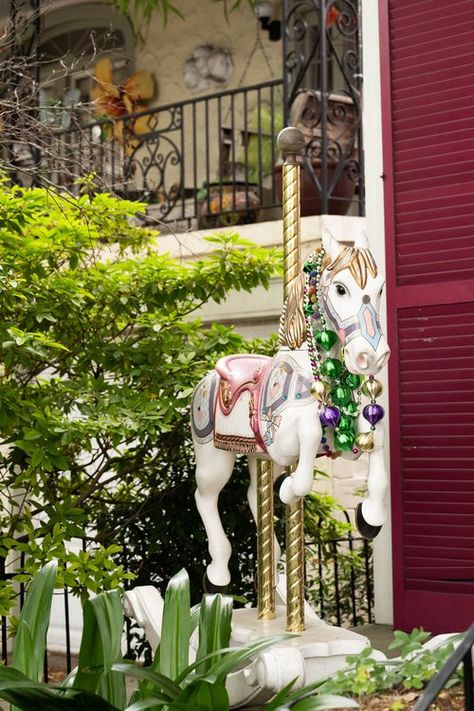 A Perfect Day in the Garden District, New Orleans New Orleans Brunch, Nola Vacation, Garden District New Orleans, New Orleans Garden, Luxurious Mansions, New Orleans Garden District, Magazine Street New Orleans, Lafayette Cemetery, Louisiana Travel