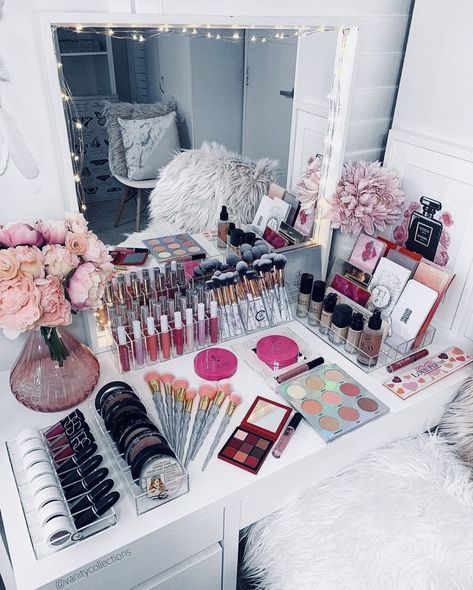 Make Up Diy, Rangement Makeup, Makeup Collection Goals, Festival Make Up, Alat Makeup, Makeup Display, Fixing Spray, Silicone Makeup, Lots Of Makeup