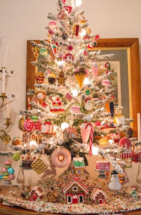 The Sweets Christmas Tree - a dessert themed Christmas tree #happynewyear #christmasideas #xmas Sweets Christmas Tree, Candy Christmas Tree, Christmas Trees For Kids, Holiday Apartment, Christmas Float, Christmas Tree Inspiration, Candy Christmas Decorations, Beautiful Christmas Trees, Christmas Tree With Gifts