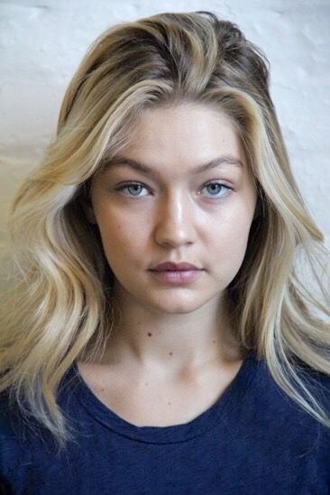 Gigi Hadid Hair, Gigi Hadid Beauty, Models Without Makeup, Bella Gigi Hadid, Gigi Hadid Outfits, Honey Brown Hair, Medium Bob Hairstyles, Blonde Hair Looks, Hadid Style