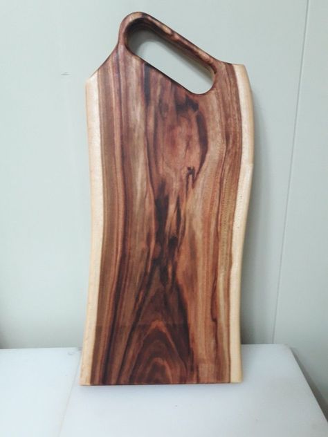 Wood Charcuterie Board Ideas, Charcuterie Board Woodworking, Charcuterie Board Design Ideas, Charcuterie Board Design, Walnut Wood Projects, Charcuterie Board Wood, Charcuterie Board Diy, Live Edge Charcuterie Board, Wood Chopping Board