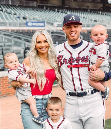 Freddie Freeman Wife: Chelsea Goff, Children & Net Worth [2021 Update] Baseball Family Quotes, Mlb Wife Aesthetic, Vision Board Assignment, Baseball Wife, Atlanta Braves Wallpaper, Baseball Family, Baseball Girlfriend, Freddie Freeman, Braves Baseball