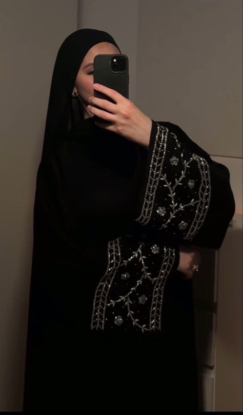 Abaya Fits, Abaya Aesthetic, ليلي كولينز, Abaya Noir, Modest Abaya, Islamic Modest Fashion, Abaya Designs Latest, Abaya Outfit, Date Night Outfit Ideas