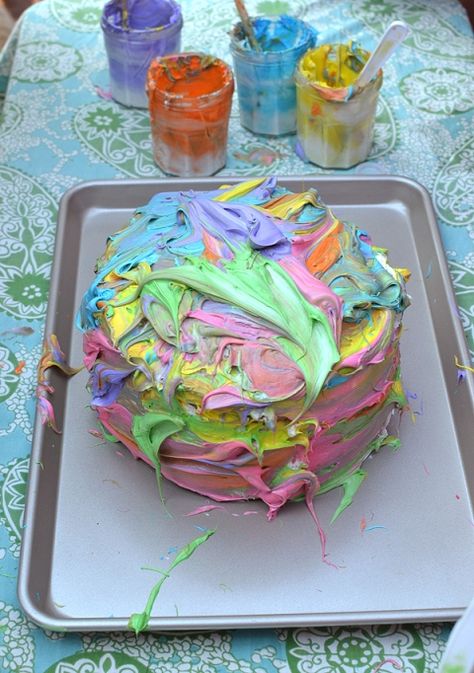 kids collaborate to make an artsy cake with colored frosting. Fun birthday idea...or each kid could paint their own cupcake Artsy Cake, Strewing Ideas, Colored Frosting, Make Wish, Sand Art Bottles, Kid Friendly Art, Summer Teen, Painted Cake, Color Wars