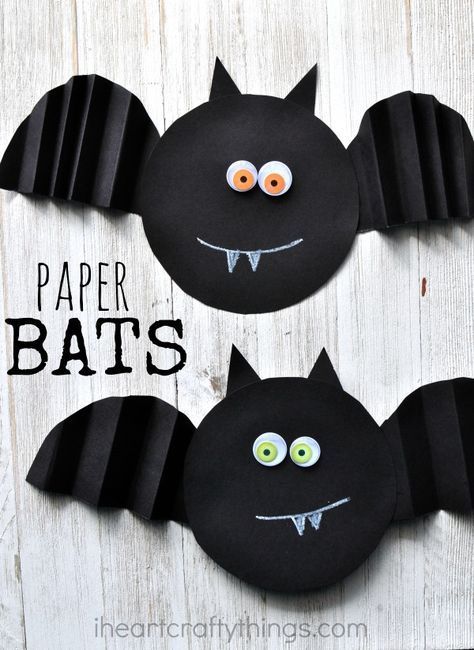 Paper Bat Bat Craft, Paper Bat, Halloween Crafts Preschool, October Crafts, Halloween Arts And Crafts, Party Crafts, Halloween Preschool, Accordion Fold, Adornos Halloween