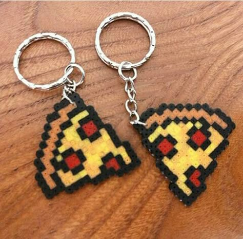 Pizza Perler Beads Pizza Perler Bead Patterns, Perler Bead Pizza, Pizza Perler Beads, Perler Bead Patterns Keychains, Perler Bead Keychain Pattern, Perler Bead Keychain Ideas, Pearler Bead Design, Perler Beads Keychain, Perler Keychain