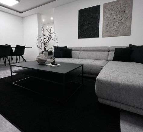 Men’s Modern Living Room, Black And Grey Living Room Modern, Black Apartment Ideas, Black White And Grey Living Room, Black And White Living Room Decor, Black Living Room Decor, Modern Apartment Living Room, Apartment Decorating Living, Black And White Living Room