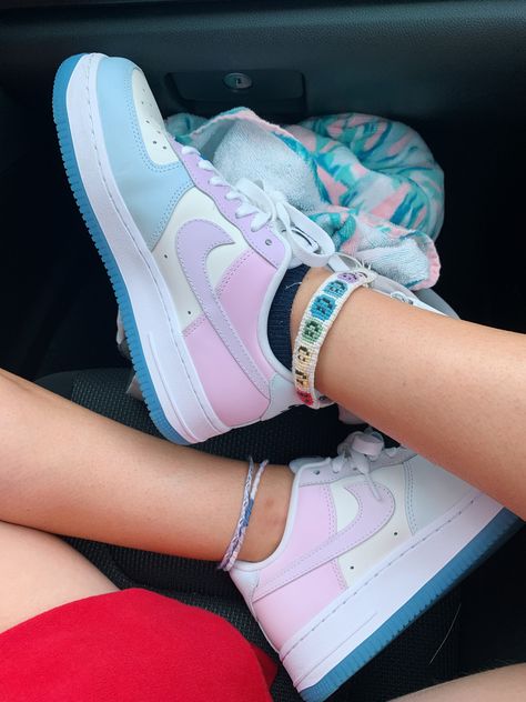 new color changing nikes with an anklet made by me :) Color Changing Shoes, Designer Sneakers Women, Cute Jordans, Reward Store, Grunge Jeans, Sneaker Nike, Creative Shoes, Nike Shoe, Jordan Shoes Girls