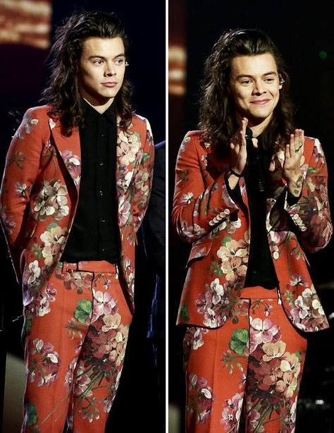 Harry Styles Clothes, Floral Suit, Harry Styles Cute, One Direction Harry, Harry Styles Pictures, Harry Styles Photos, Mr Style, Harry Edward Styles, Edward Styles