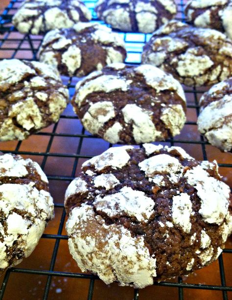 Kahlua Espresso Crinkles Bisquick Cookies, Brownie Crinkle Cookies, Brownie Mix Cookies, Easy Brownie, Chocolate Brownie Cookies, Bisquick Recipes, Chocolate Crinkles, Crinkle Cookies, C Is For Cookie