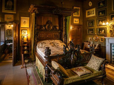 Manor Bedroom, Period Interiors, Kingston Lacy, Manor Interior, Victorian Manor, Whimsical Bedroom, Medieval Decor, Bedroom Victorian, Victorian Bedroom