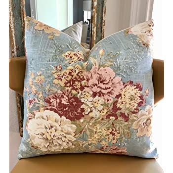 French Country Decorating Bedroom, French Country Pillows, Country Cottage Living, French Country Decorating Kitchen, Floral Farmhouse, Shabby Chic Decor Bedroom, French Country Bedrooms, Chic Bedroom Decor, Chic Pillows