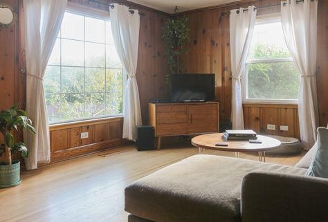 Get the Look: Wood-Paneled Paradise in Tennessee — Shop the Style Mid Century Wood Paneling, Cheap Wall Covering, Knotty Pine Rooms, Wood Paneling Decor, Wood Paneling Living Room, Knotty Pine Walls, Paneled Walls, Wood Panelling, Vintage Couch