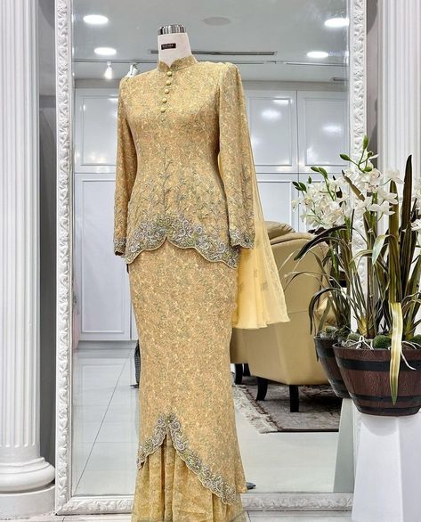 Baju Kurung Moden Style Lace For Plus Size, Raya 2024 Design, Kurung Lace Design, Design Baju Raya, Songket Kurung, Baju Kurung Moden Style, Indonesian Clothing, Beautiful Gown Designs, Kurung Modern