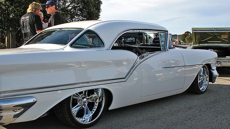 1957 Oldsmobile Super 88 | Beach Hop '09 - Whangamata, New Z… | Flickr 50s Cars, Oldsmobile 88, Cool Old Cars, Auto Retro, Classic Cars Trucks Hot Rods, Foose, American Classic Cars, Old Classic Cars, Chevrolet Bel Air