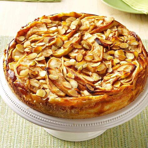 Bavarian Torte, Springform Pan Recipes, German Dinner, Apple Torte, Bee Sting Cake, German Desserts, Torte Recipe, Torte Cake, Apples And Cheese