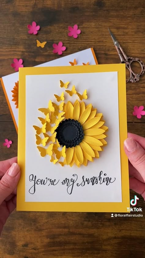 3D Greeting Card with a half Paper Sunflower and butterflies Creating Cards Ideas Simple, Sunflower Greeting Cards, Sunflower Handmade Cards, Diy Cards Flowers, Greeting Card Handmade Ideas, Sunflower Birthday Cards Diy, Greeting Cards Cricut, Diy Paper Cards, Diy Crafts For Birthday Gifts