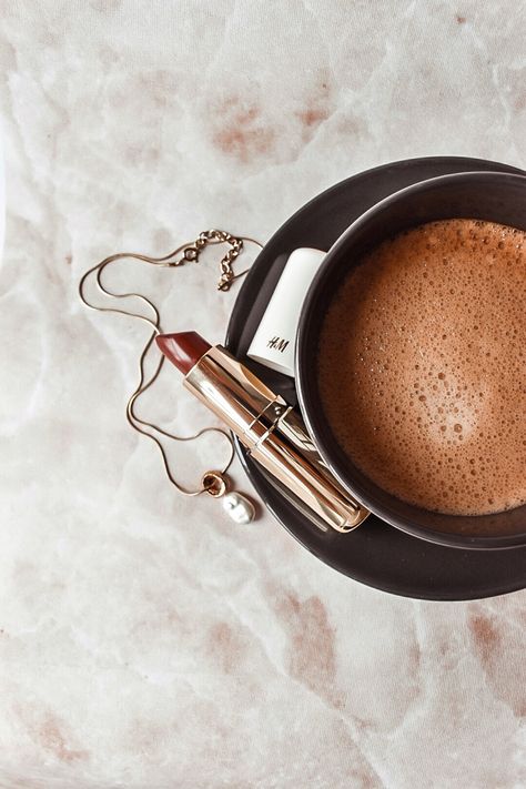 Instagram Makeup Artist, Flatlay Makeup, Creative Advertising Photography, Coffee Shot, Beauty Makeup Photography, Jewelry Photography Styling, Brown Lipstick, Beauty Photoshoot, Coffee Pictures