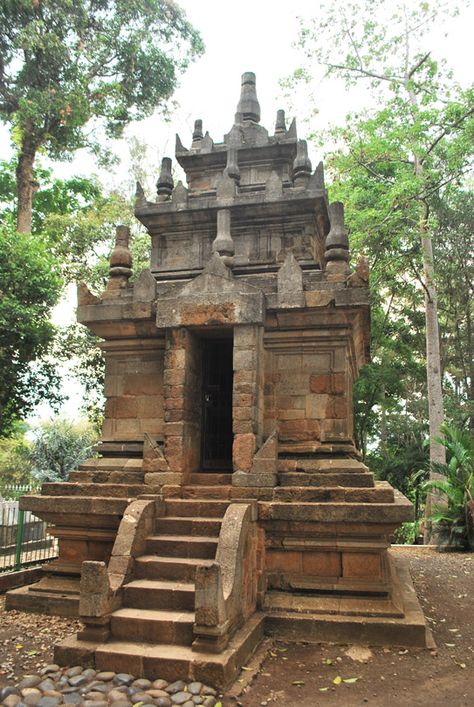 Indian Temple Architecture, Temple Photography, Temple Design For Home, Ancient Statues, Temple Architecture, West Java, Indian Architecture, Temple Design, Ancient India